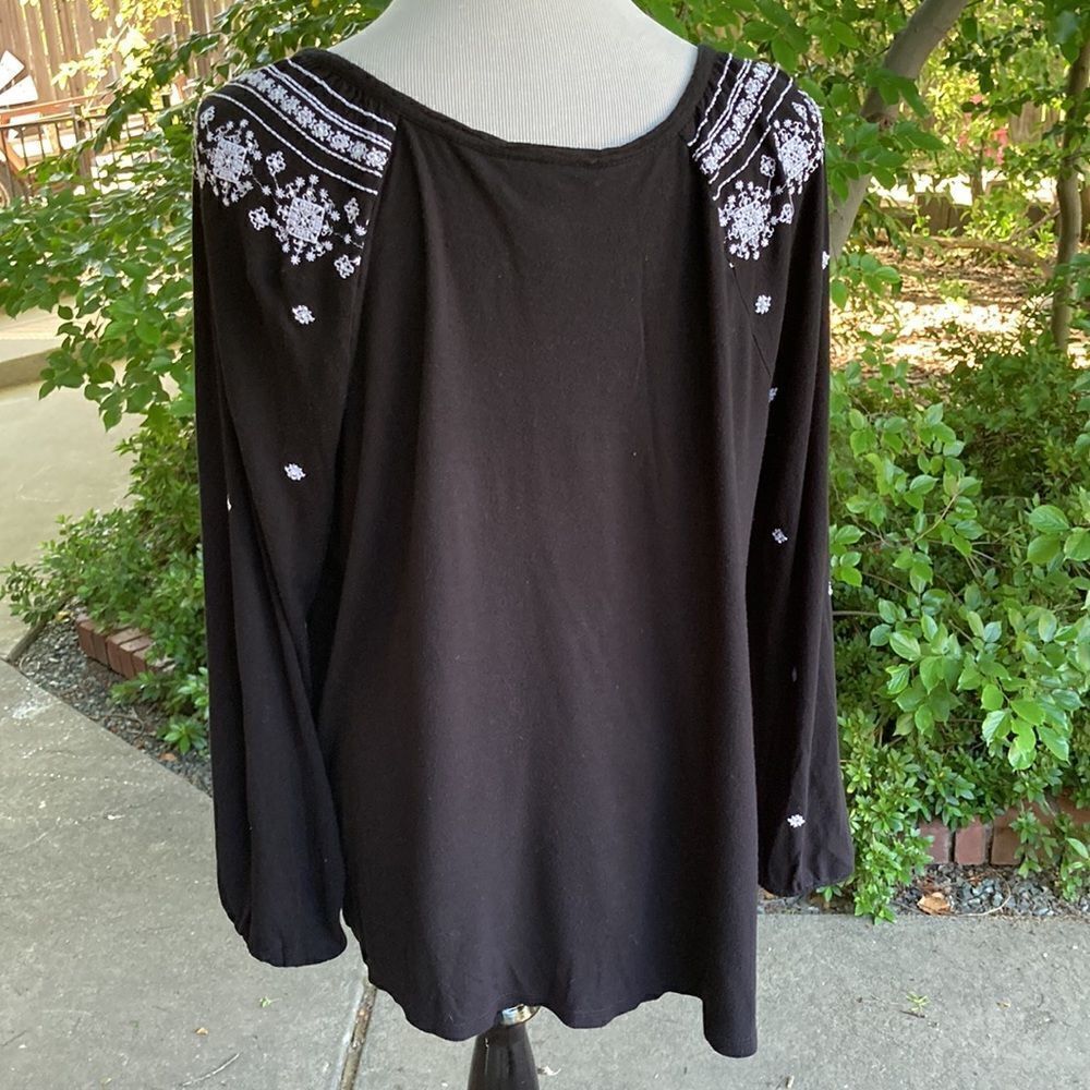 I•N•C Bohemian Long Sleeve Embellished Black & White Pheasant Top Size 1X - Picture 4 of 11